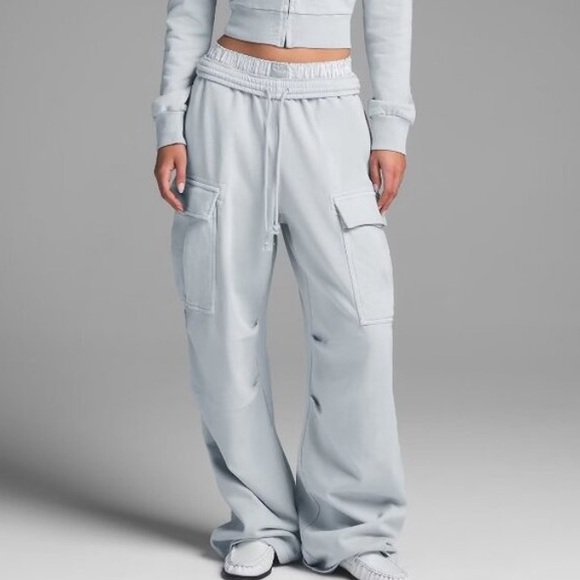 Skims Boyfriend Fleece Cargo Pant Periwinkle Medium New With Tags - Picture 1 of 6